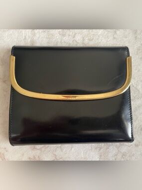 Gucci Black Patent Leather Trifold Wallet with Gold Bar Detail